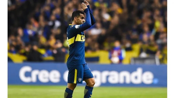 Tevez saluda a los hinchas de Boca