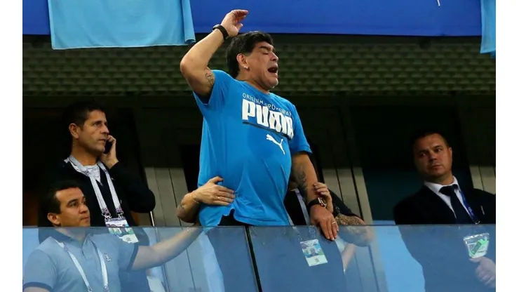 Diego Maradona alentando a la Selección Argentina.