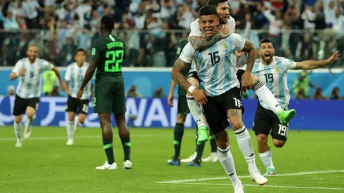 Marcos Rojo y Argentina explotan celebrando el gol que lo deposita en octavos de final.