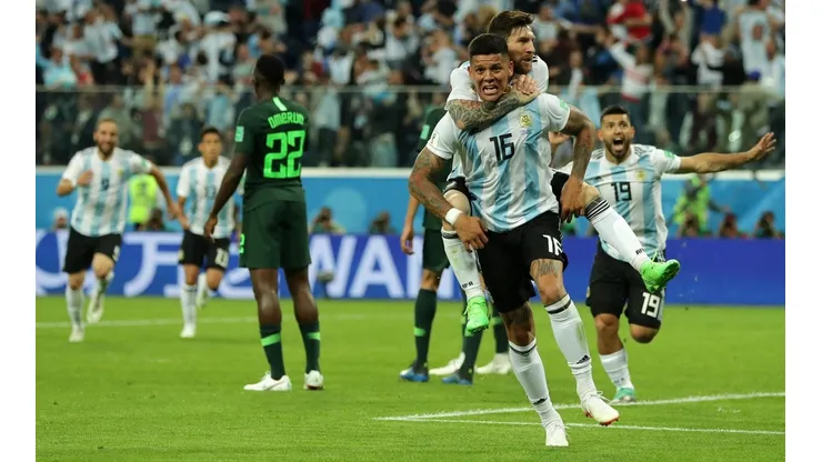 Marcos Rojo y Argentina explotan celebrando el gol que lo deposita en octavos de final.