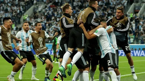 Argentina festeja el gol de la clasificación