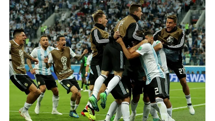Argentina festeja el gol de la clasificación