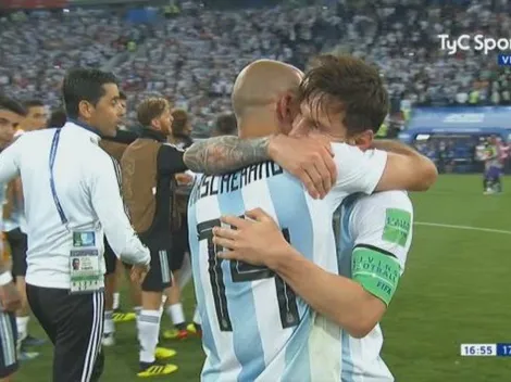 ¡La imagen del día! El abrazo de Messi y Mascherano llorando