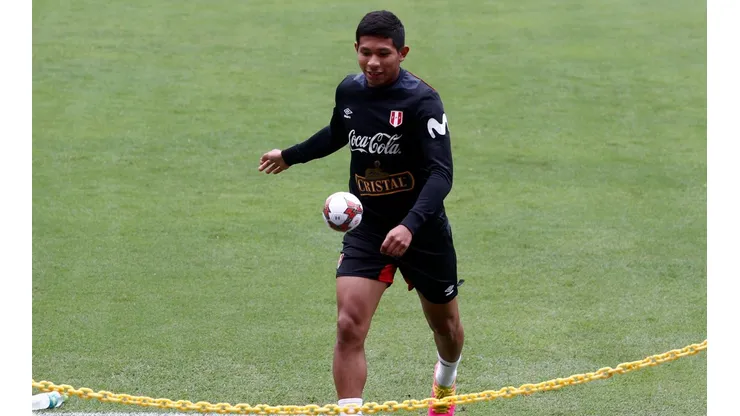 Edison Flores recalcó su deseo de que Ricardo Gareca siga siendo el técnico. (Foto: Getty)