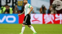 EL JEFE. Lionel Messi se puso como líder y dio la charla en el entretiempo de Argentina-Nigeria (Foto: Getty).