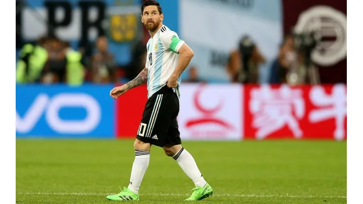 EL JEFE. Lionel Messi se puso como líder y dio la charla en el entretiempo de Argentina-Nigeria (Foto: Getty).