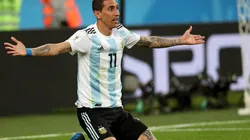 Di María protesta ante el árbitro del partido
