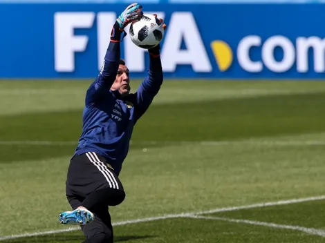 La gente lo ama: Armani tocó su primer pelota y el estadio explotó en aplausos