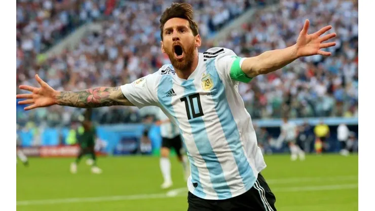 APARECIÓ EL DIEZ. Messi celebra con los brazos abiertos el 1-0 de Argentina contra Nigeria.