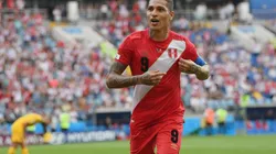 Paolo Guerrero festeja su gol ante Australia