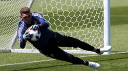 Armani atajando en un entrenamiento de Argentina