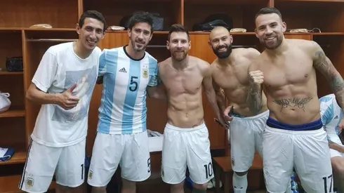 Foto de Pablo Pérez a los jugadores de Argentina.