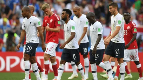 Foto de los jugadores de Francia y Dinamarca en el Mundial de Rusia.