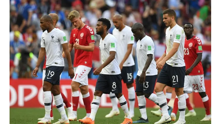 Foto de los jugadores de Francia y Dinamarca en el Mundial de Rusia.