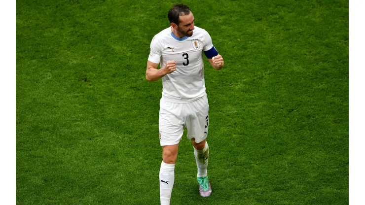 A Godín le quieren sacar boleto de Rusia a Inglaterra