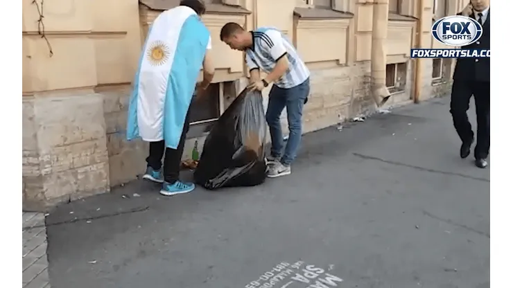 Buena actitud de los argentinos que limpiaron las calles de San Petersburgo.