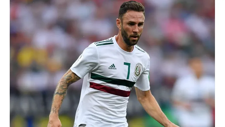 Layún se ve lejos de Sevilla.