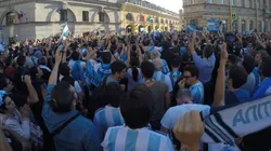 Miles de argentinos en el banderazo en San Petersburgo.