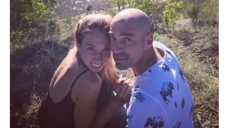 Wilfredo Caballero junto a su esposa.