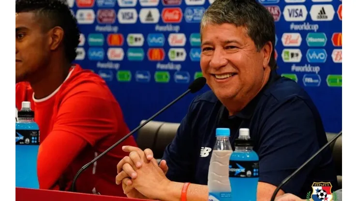 El seleccionador invitó al anterior cuerpo técnico panameño a la concentración en el Mundial