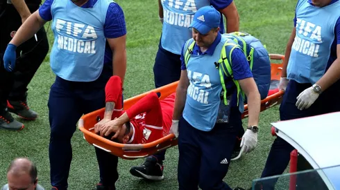 El jugador de Túnez se va lesionado