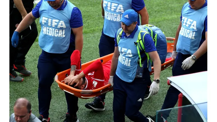 El jugador de Túnez se va lesionado