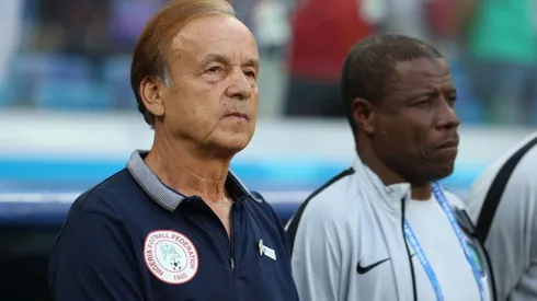 Gernot Röhr durante el triunfo de Nigeria sobre Islandia.