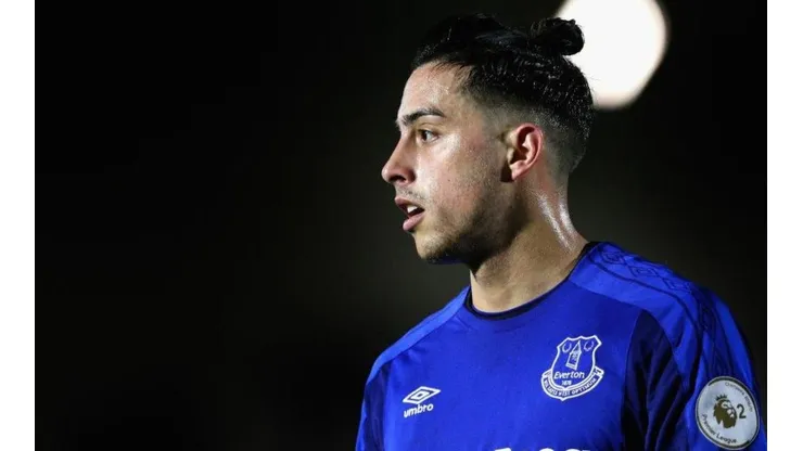Ramiro Funes Mori con la camiseta de Everton.