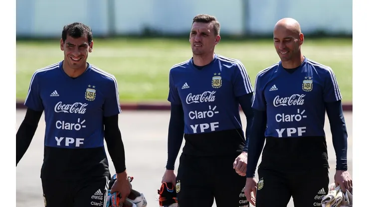 Foto de Franco Armani con los otros dos arqueros de Argentina.