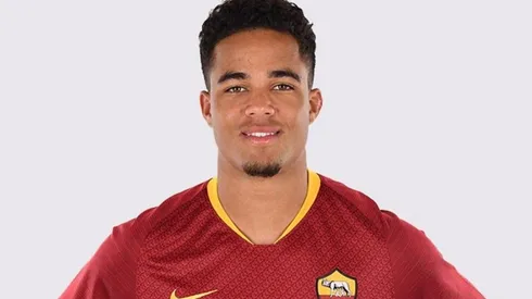 Justin Kluivert fue presentado como nuevo jugador de la Roma
