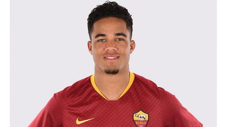 Justin Kluivert fue presentado como nuevo jugador de la Roma