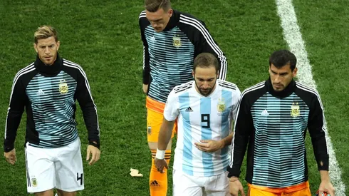 Foto de Gonzalo Higuaín y tres jugadores más de Argentina.