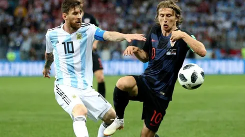 Lionel Messi y Luka Modric durante el partido.