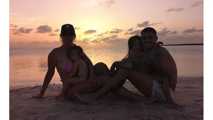 Mauro y Wanda con sus hijos
