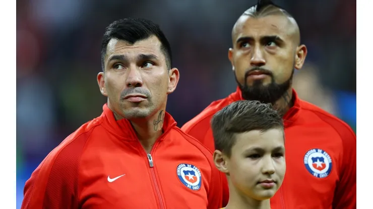 Foto de Gary Medel con Arturo Vidal