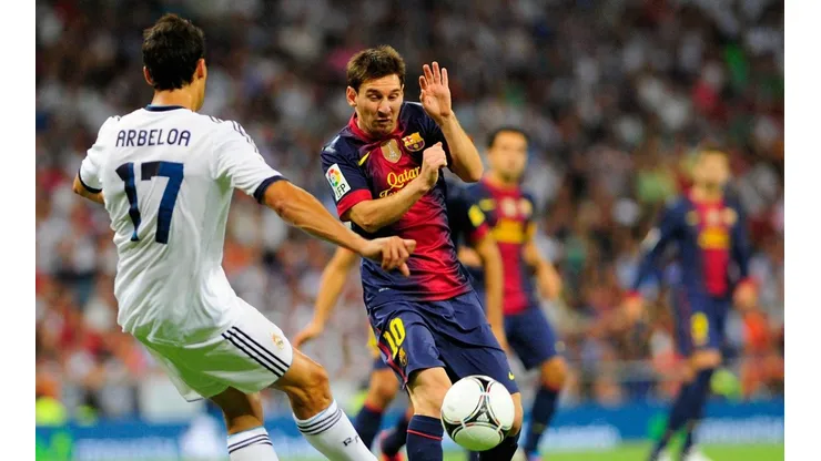 Arbeloa y Messi, frente a frente.