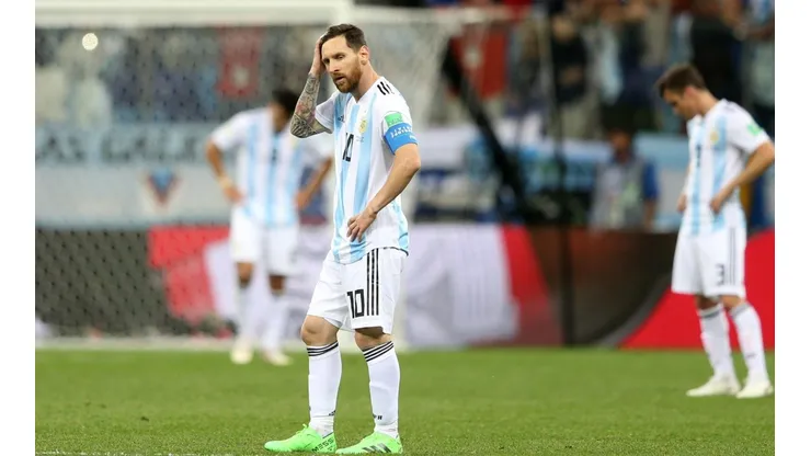 Foto de Lionel Messi muy triste con la Selección Argentina.