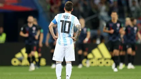 Foto de Lionel Messi sufriendo los goles de Croacia.