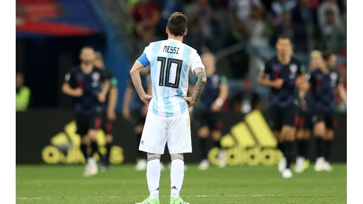 Foto de Lionel Messi sufriendo los goles de Croacia.