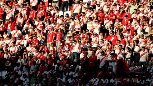 Se mataron a sillazos en un centro comercial en Perú.