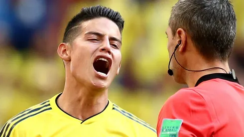 La madre de James salió al cruce de algunos hinchas colombianos.