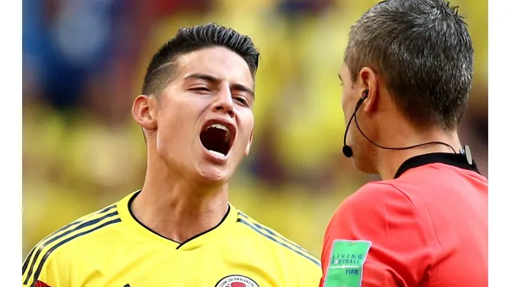 La madre de James salió al cruce de algunos hinchas colombianos.