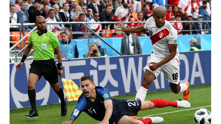 Foto de Carrillo ante la Selección de Francia