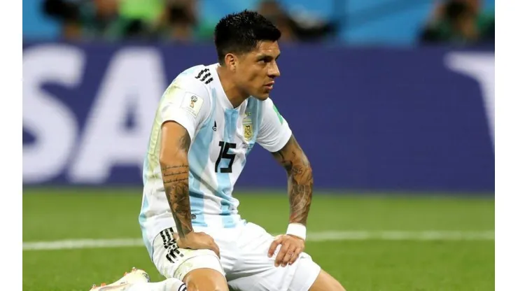 Foto de Enzo Pérez sufriendo después de comerse un gol.