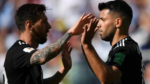 Messi con Agüero ante Islandia.