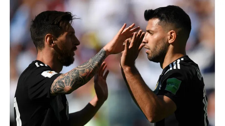 Messi con Agüero ante Islandia.