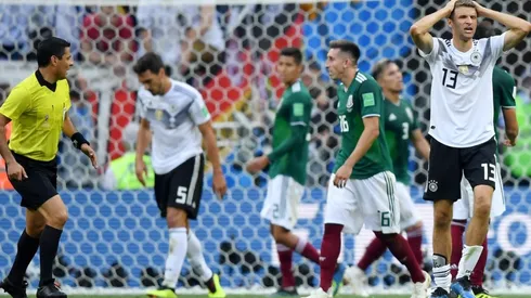 NO PUEDE OLVIDAR. El goleador alemán sigue jugando el duelo ante el "Tri"