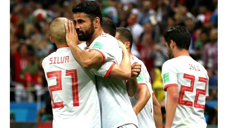 FESTEJA EL LAGARTO. Diego Costa celebra contra Silva su gol contra Irán (Foto: Getty).