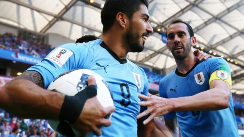Lucho Súarez celebró sus 100 partidos en Uruguay con gol y una tierna sorpresa