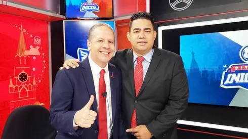 El comentarista (derecha) fue invadido por el mismo sentimiento que al capitán Román Torres